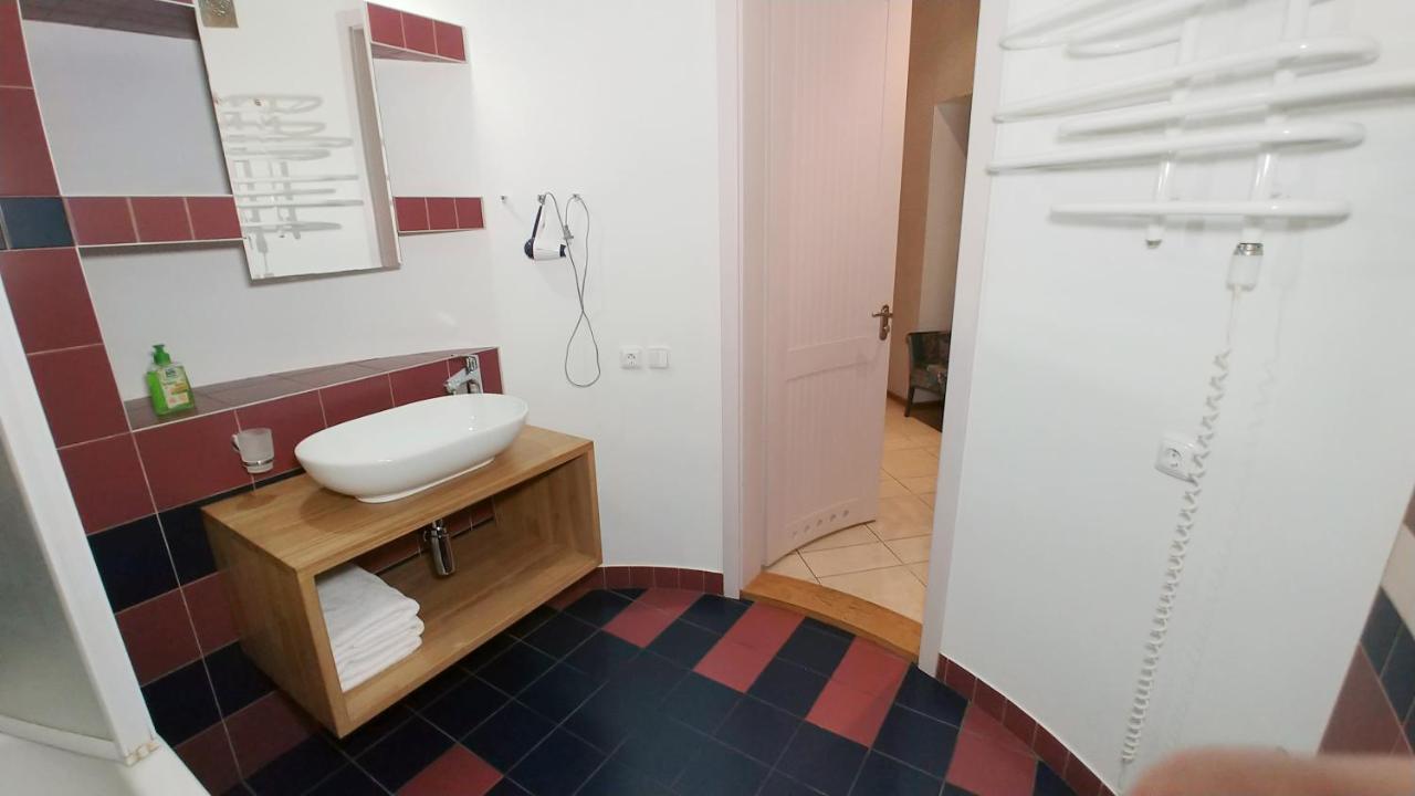 Квартира С Террасой, Крещатик 29, Бессарабка Kiew Exterior foto